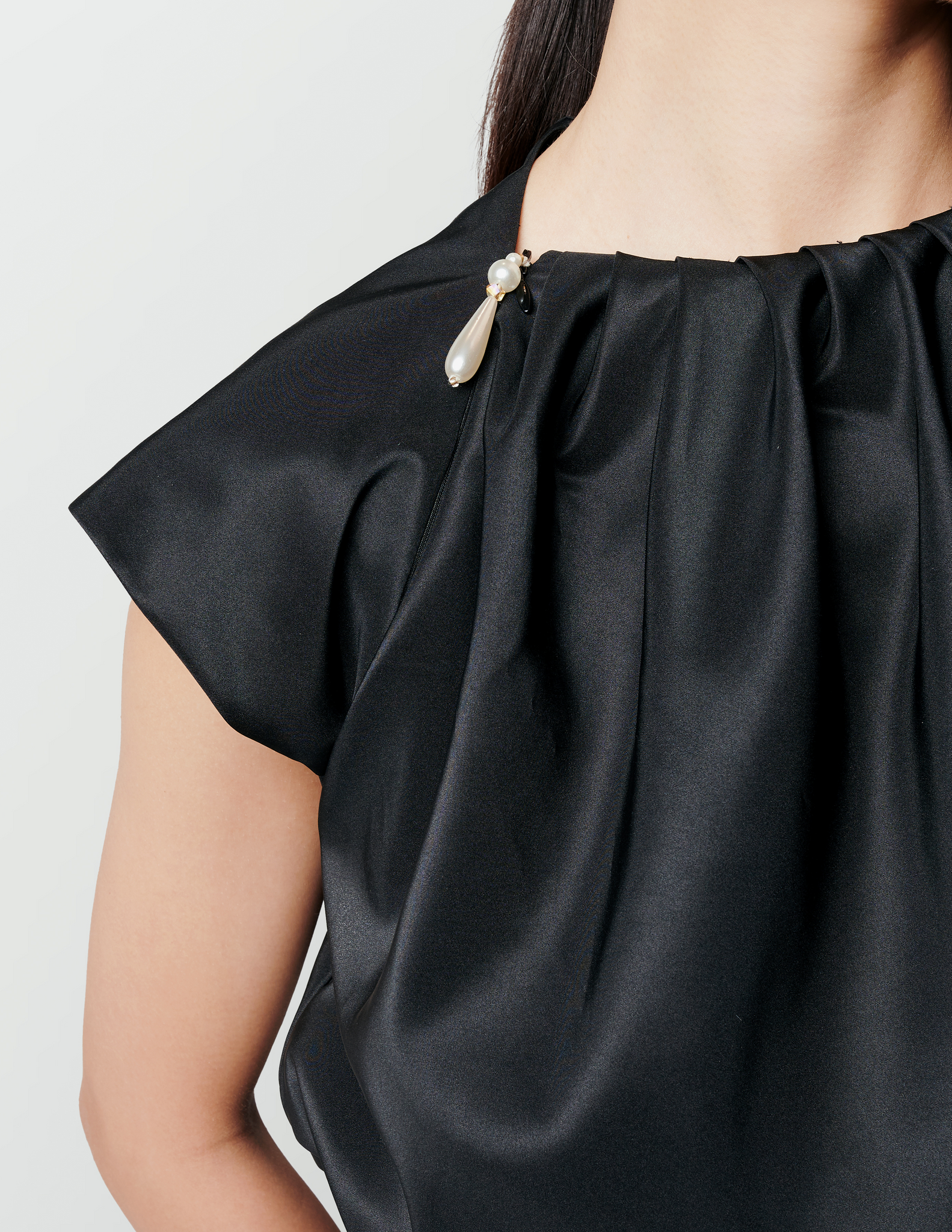 JODIE ASYMMETRIC TOP IN NOIR